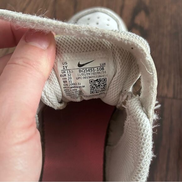 Bundle Under Armour and Nike Kids Shoes - Pink and White Size 1 - Picture 10 of 10